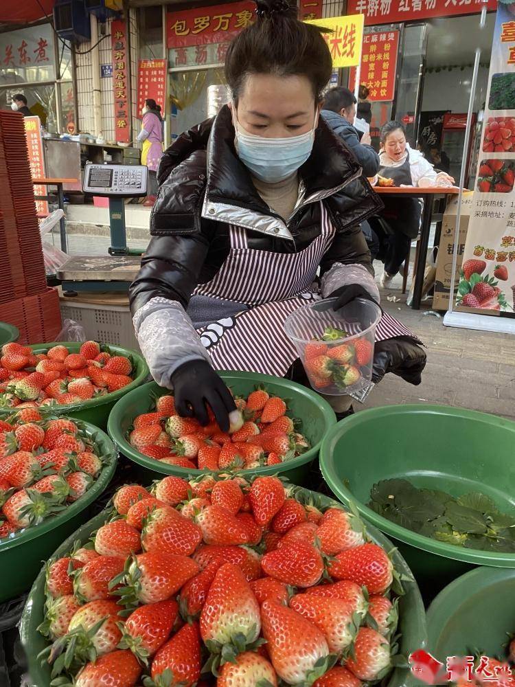 多米体育水果市场迎来年前旺销(图3)