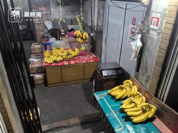 这间水果店20多年只卖香蕉网友：一生只做一件事多米体育厉害的！(图2)